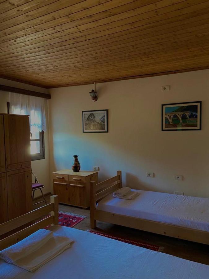 Teo'S Guest House Берат Экстерьер фото