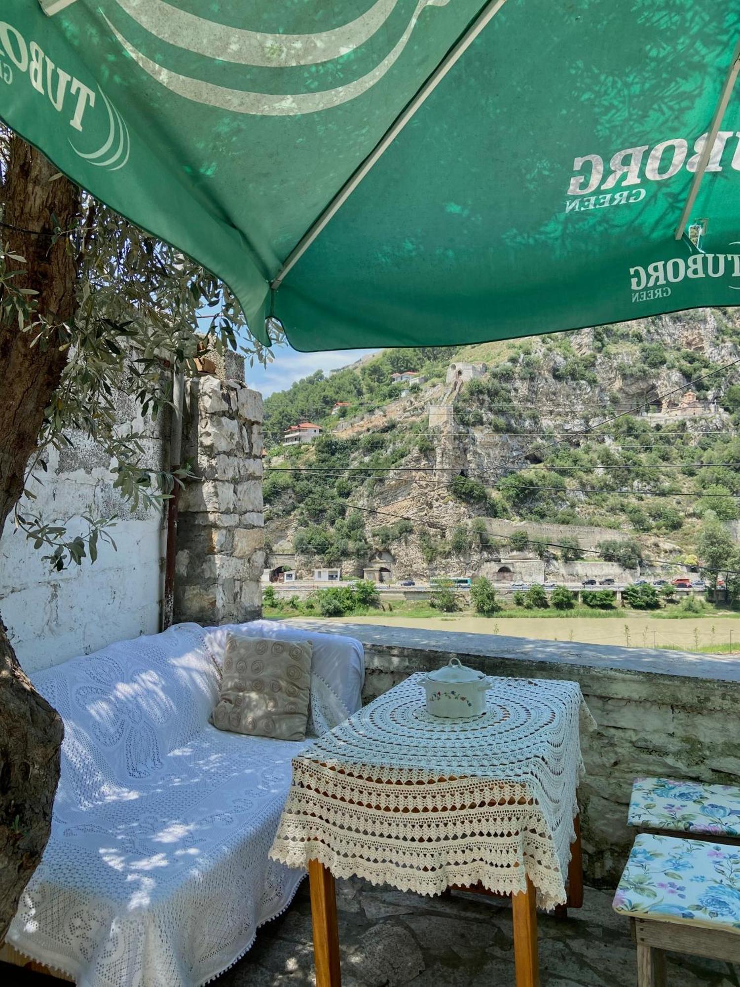 Teo'S Guest House Берат Экстерьер фото